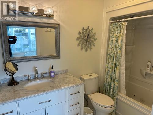 22 Newtown Road, St. John'S, NL - Indoor Photo Showing Bathroom