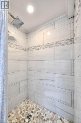 Bathroom featuring a tile shower - 19 Halifax Drive, Kitchener, ON - Indoor Photo Showing Bathroom