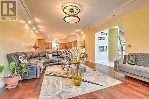 2600 Chick Court, Windsor, ON - Indoor Photo Showing Living Room