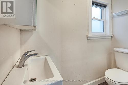 4910 Bridge Street, Niagara Falls, ON - Indoor Photo Showing Bathroom