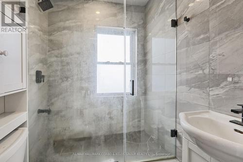 4910 Bridge Street, Niagara Falls, ON - Indoor Photo Showing Bathroom