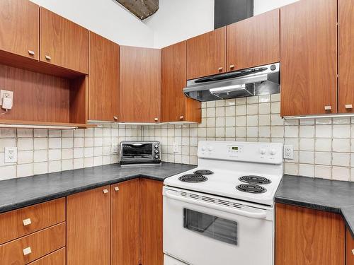 Cuisine - 280 Rue Régina, Montréal (Verdun/Île-Des-Soeurs), QC - Indoor Photo Showing Kitchen With Double Sink