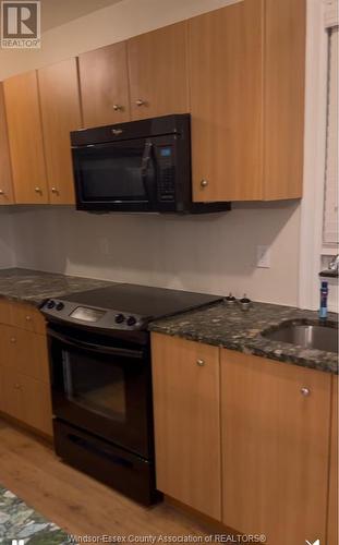 1748 Kildare Road Unit# A, Windsor, ON - Indoor Photo Showing Kitchen