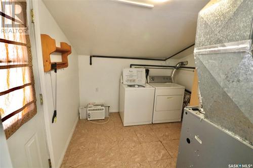 1757 Mcintosh Street, Regina, SK - Indoor Photo Showing Laundry Room