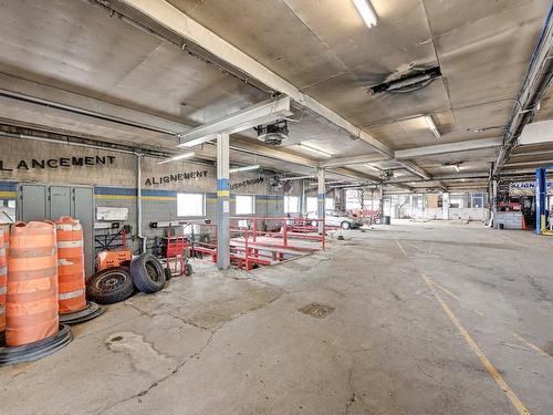 Commerce - 547  - 553 Boul. Des Laurentides, Saint-Jérôme, QC - Indoor Photo Showing Garage