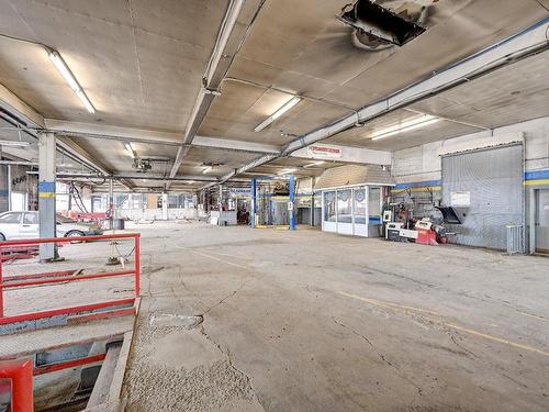 Commerce - 547  - 553 Boul. Des Laurentides, Saint-Jérôme, QC - Indoor Photo Showing Garage