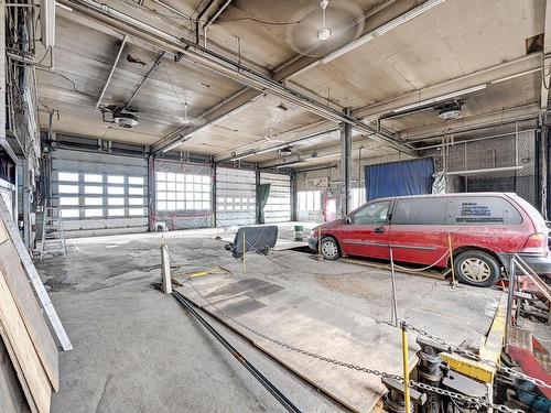 Commerce - 547  - 553 Boul. Des Laurentides, Saint-Jérôme, QC - Indoor Photo Showing Garage