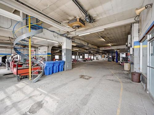 Commerce - 547  - 553 Boul. Des Laurentides, Saint-Jérôme, QC - Indoor Photo Showing Garage