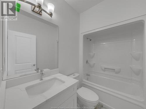 2499 Roxborough Boulevard Unit# Main, Windsor, ON - Indoor Photo Showing Bathroom