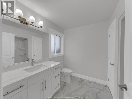 2499 Roxborough Boulevard Unit# Main, Windsor, ON - Indoor Photo Showing Bathroom