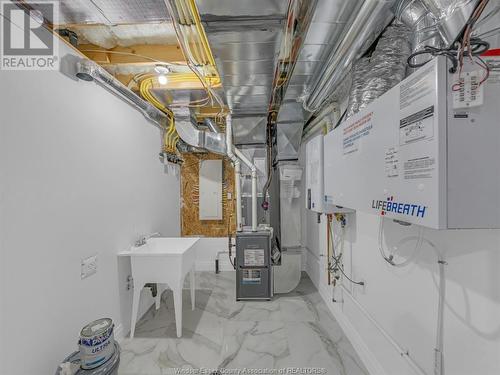 2499 Roxborough Boulevard Unit# Main, Windsor, ON - Indoor Photo Showing Basement