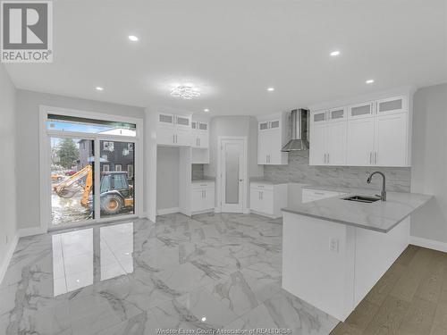 2499 Roxborough Boulevard Unit# Main, Windsor, ON - Indoor Photo Showing Kitchen