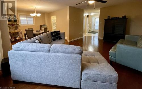 646 Bromley Avenue, North Bay, ON - Indoor Photo Showing Living Room