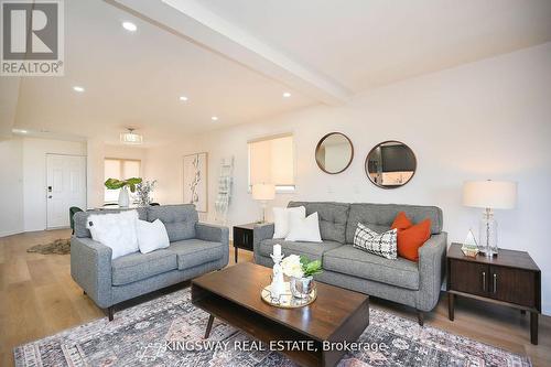 4659 Full Moon Circle, Mississauga, ON - Indoor Photo Showing Living Room