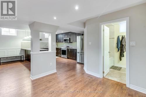 135 Elbern Markell Drive, Brampton, ON - Indoor Photo Showing Kitchen