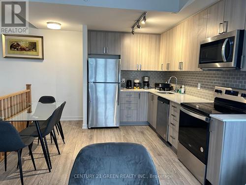 15 - 4017 Hickory Drive, Mississauga, ON - Indoor Photo Showing Kitchen