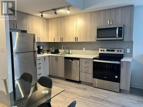 15 - 4017 Hickory Drive, Mississauga, ON - Indoor Photo Showing Kitchen