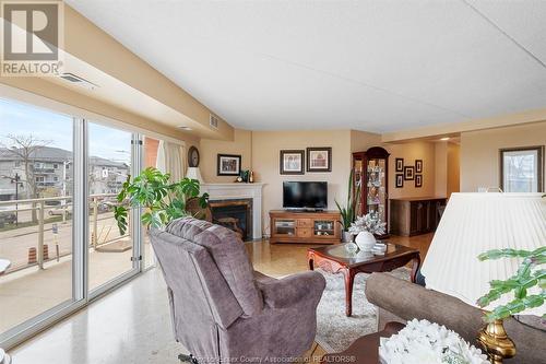 99 Robson Road, Leamington, ON - Indoor Photo Showing Living Room With Fireplace