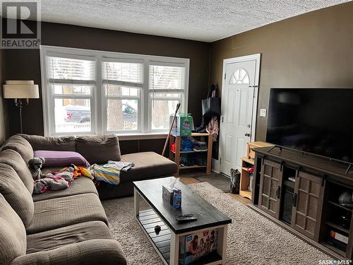 810 28Th Street W, Saskatoon, SK - Indoor Photo Showing Living Room