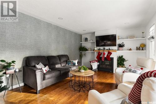 26 Pappas Crescent, Regina, SK - Indoor Photo Showing Living Room