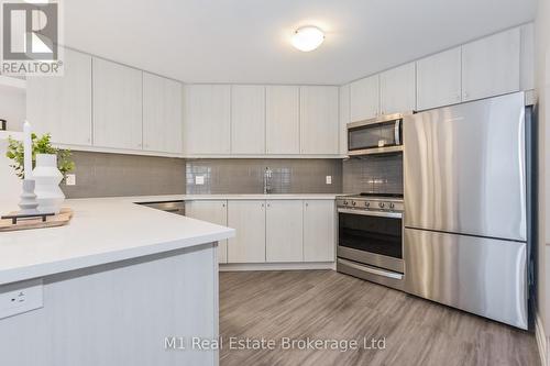 101 - 19 Stumpf Street, Centre Wellington (Elora/Salem), ON - Indoor Photo Showing Kitchen