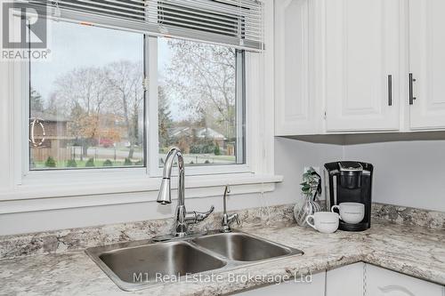 5485 Highway 6 N, Guelph/Eramosa, ON - Indoor Photo Showing Kitchen With Double Sink