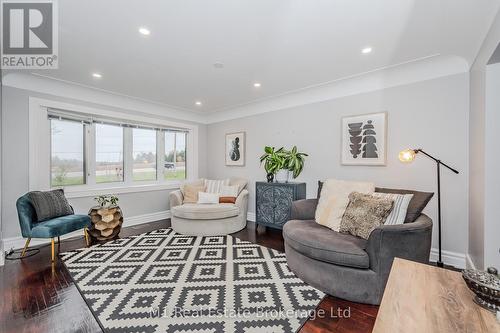 5485 Highway 6 N, Guelph/Eramosa, ON - Indoor Photo Showing Living Room