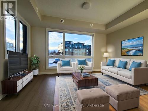 947 Mishi Pvt, Ottawa, ON - Indoor Photo Showing Living Room