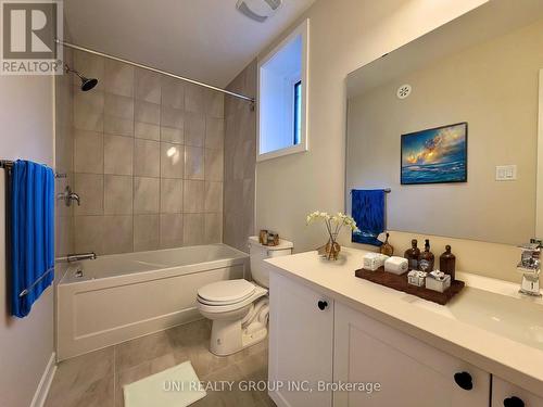 947 Mishi Pvt, Ottawa, ON - Indoor Photo Showing Bathroom