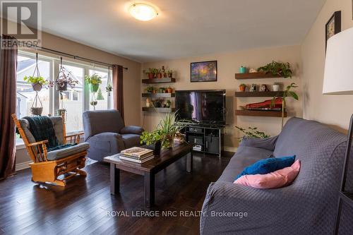 179 Classic Avenue, Welland (773 - Lincoln/Crowland), ON - Indoor Photo Showing Living Room