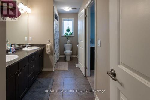 179 Classic Avenue, Welland (773 - Lincoln/Crowland), ON - Indoor Photo Showing Bathroom