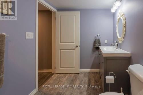 179 Classic Avenue, Welland (773 - Lincoln/Crowland), ON - Indoor Photo Showing Bathroom