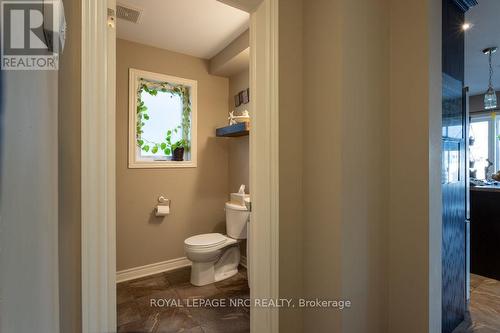 179 Classic Avenue, Welland (773 - Lincoln/Crowland), ON - Indoor Photo Showing Bathroom