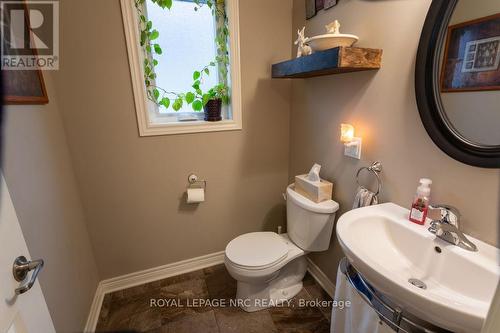 179 Classic Avenue, Welland (773 - Lincoln/Crowland), ON - Indoor Photo Showing Bathroom