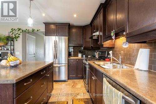 179 Classic Avenue, Welland (773 - Lincoln/Crowland), ON - Indoor Photo Showing Kitchen With Double Sink