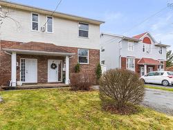 6 Nicole Court  Dartmouth, NS B2Y 4P3