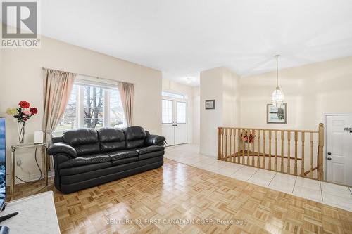 281 Sunny Meadow Boulevard, Brampton (Sandringham-Wellington), ON - Indoor Photo Showing Living Room