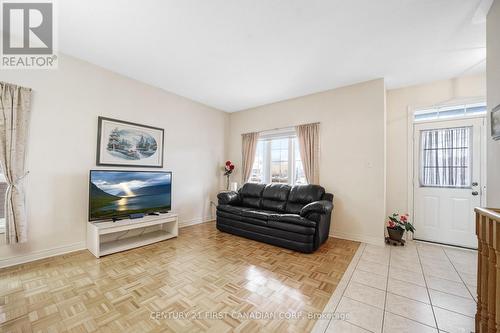 281 Sunny Meadow Boulevard, Brampton (Sandringham-Wellington), ON - Indoor Photo Showing Living Room