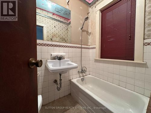 263 Glebemount Avenue, Toronto, ON - Indoor Photo Showing Bathroom