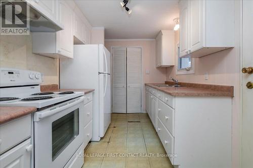 15 Flora Drive, Innisfil, ON - Indoor Photo Showing Kitchen