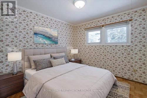 15 Flora Drive, Innisfil, ON - Indoor Photo Showing Bedroom