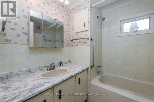 15 Flora Drive, Innisfil, ON - Indoor Photo Showing Bathroom