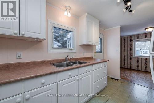 15 Flora Drive, Innisfil, ON - Indoor Photo Showing Kitchen With Double Sink