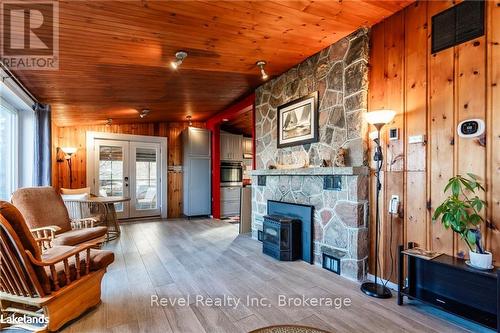 4 Schooner Lane, Tay, ON - Indoor Photo Showing Living Room With Fireplace