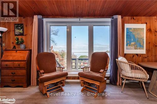 4 Schooner Lane, Tay, ON - Indoor Photo Showing Living Room