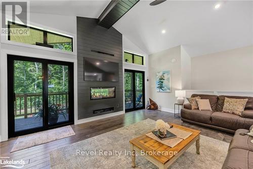 704 Rue Lafontaine Road, Tiny, ON - Indoor Photo Showing Living Room