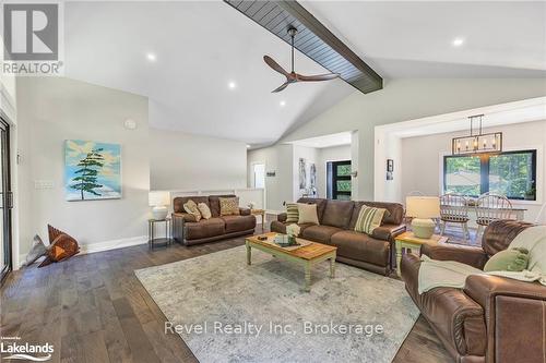 704 Rue Lafontaine Road, Tiny, ON - Indoor Photo Showing Living Room