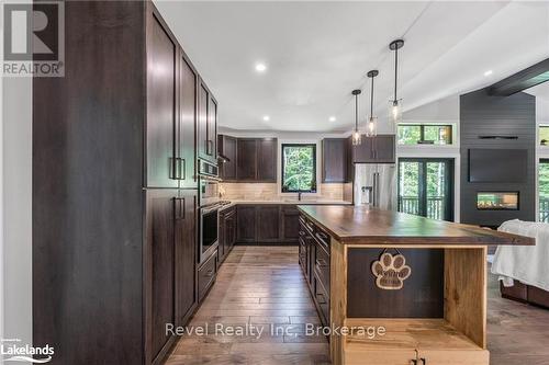 704 Rue Lafontaine Road, Tiny, ON - Indoor Photo Showing Kitchen With Upgraded Kitchen