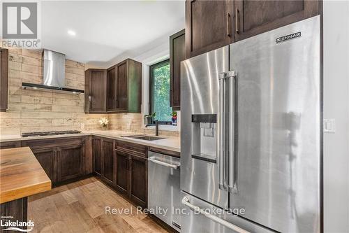 704 Rue Lafontaine Road, Tiny, ON - Indoor Photo Showing Kitchen With Upgraded Kitchen