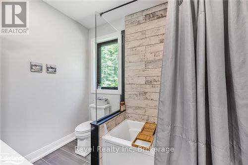 704 Rue Lafontaine Road, Tiny, ON - Indoor Photo Showing Bathroom